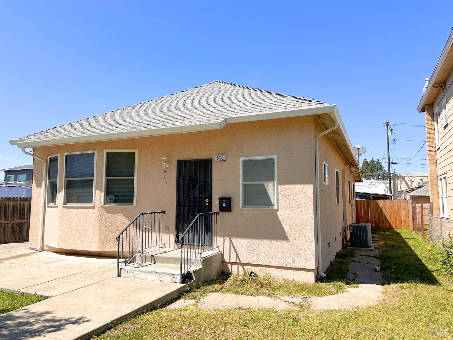 Detail Gallery Image 3 of 17 For 810 Missouri St, Fairfield,  CA 94533 - 3 Beds | 2 Baths