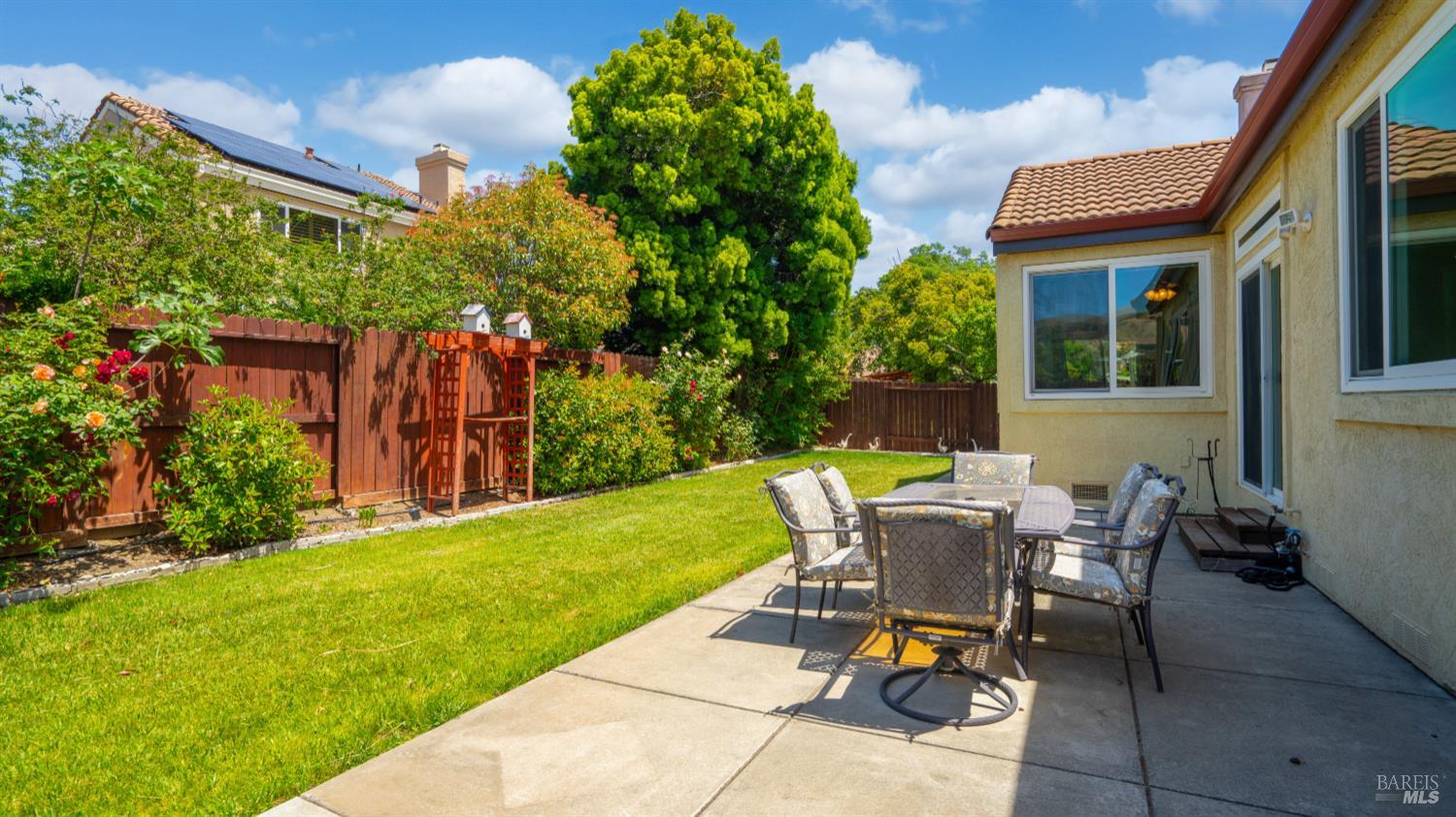 Detail Gallery Image 28 of 35 For 667 Laurelwood Cir, Vacaville,  CA 95687 - 3 Beds | 2 Baths