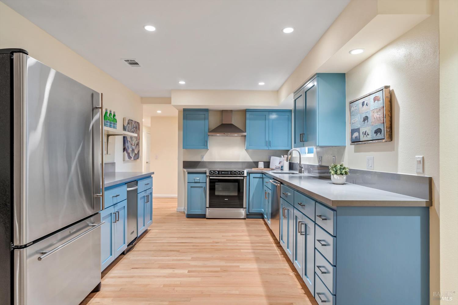 Detail Gallery Image 10 of 56 For 2700 Center Rd, Novato,  CA 94947 - 4 Beds | 3 Baths