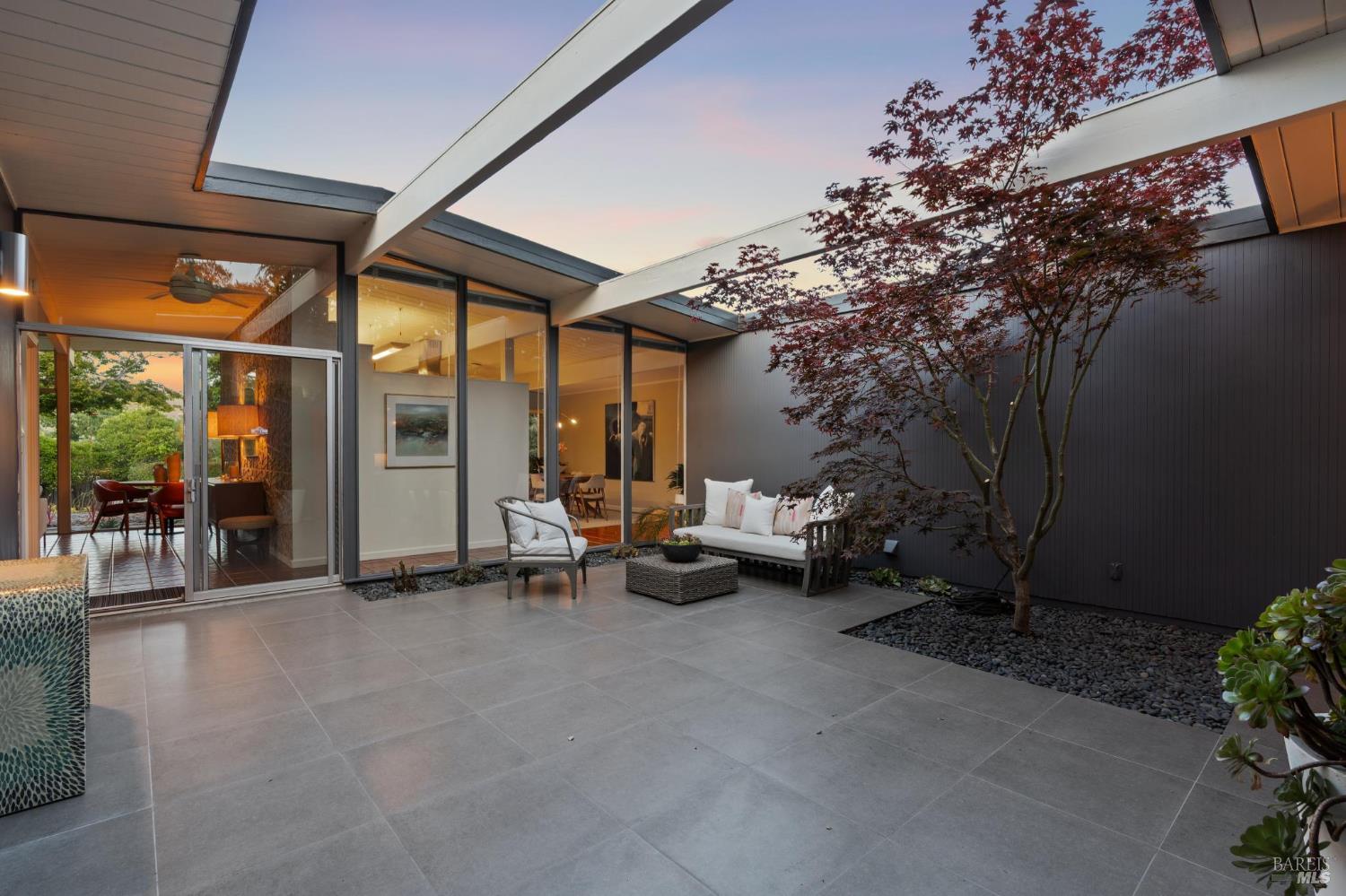 Detail Gallery Image 8 of 57 For 708 Birchwood Ct, San Rafael,  CA 94903 - 5 Beds | 3 Baths