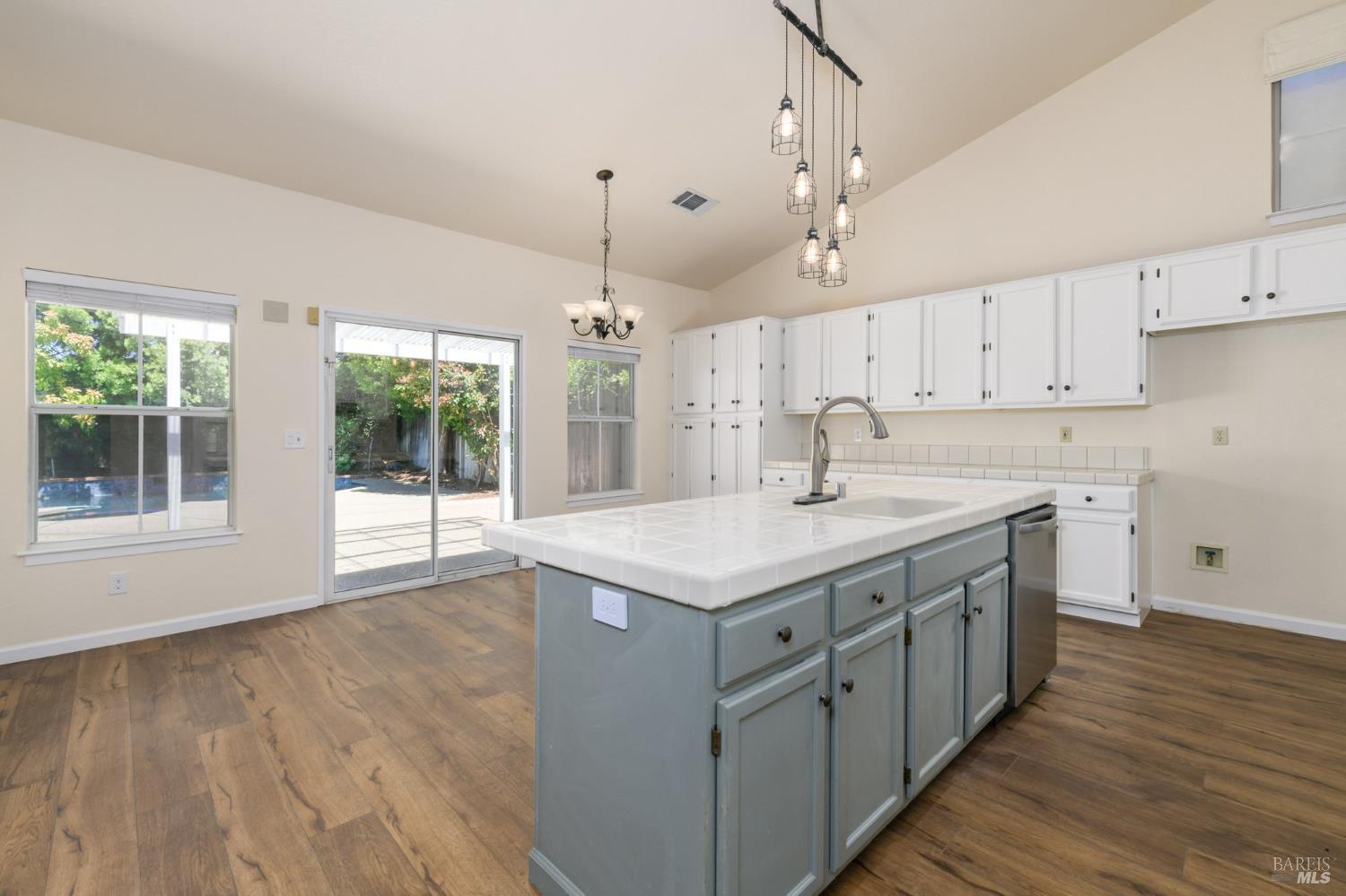 Detail Gallery Image 16 of 54 For 473 Stanford St, Vacaville,  CA 95687 - 4 Beds | 3 Baths