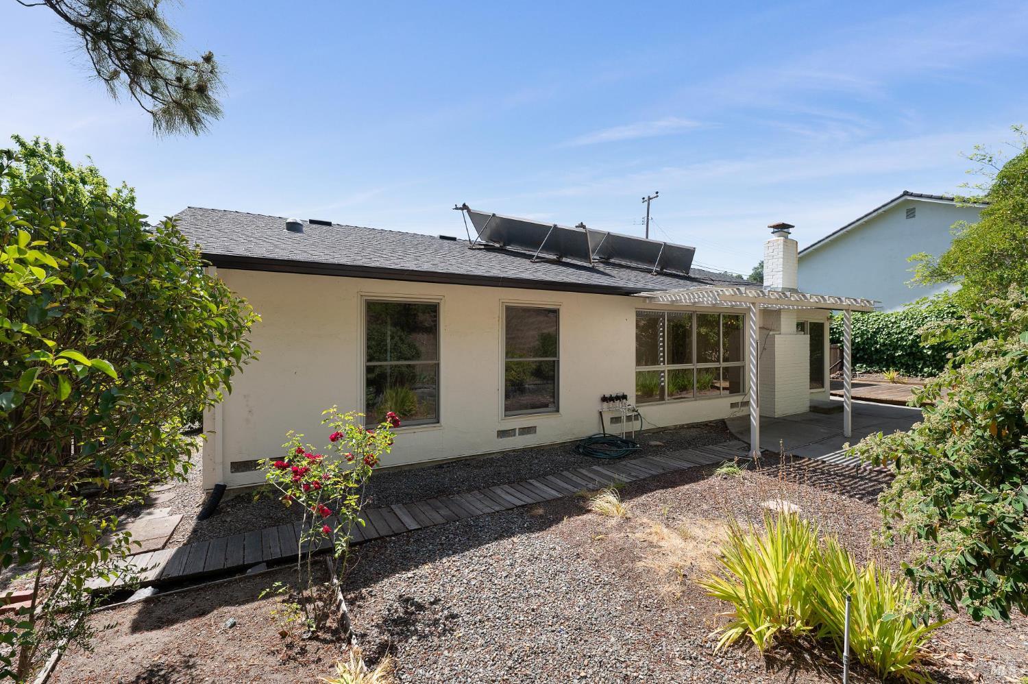 Detail Gallery Image 26 of 31 For 83 Twelveoak Hill Dr, San Rafael,  CA 94903 - 3 Beds | 2 Baths