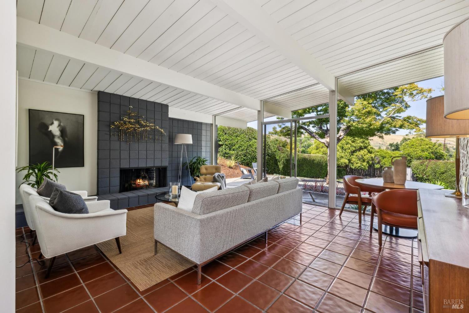 Detail Gallery Image 11 of 57 For 708 Birchwood Ct, San Rafael,  CA 94903 - 5 Beds | 3 Baths