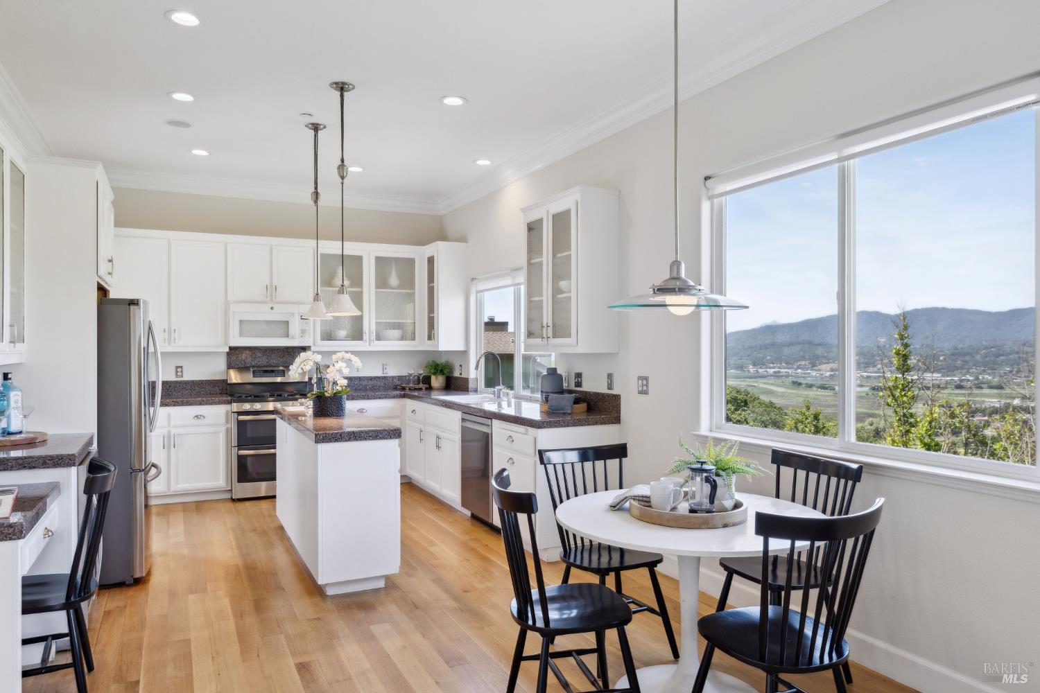 Detail Gallery Image 3 of 37 For 15 Upland Ln, Novato,  CA 94945 - 4 Beds | 3/1 Baths