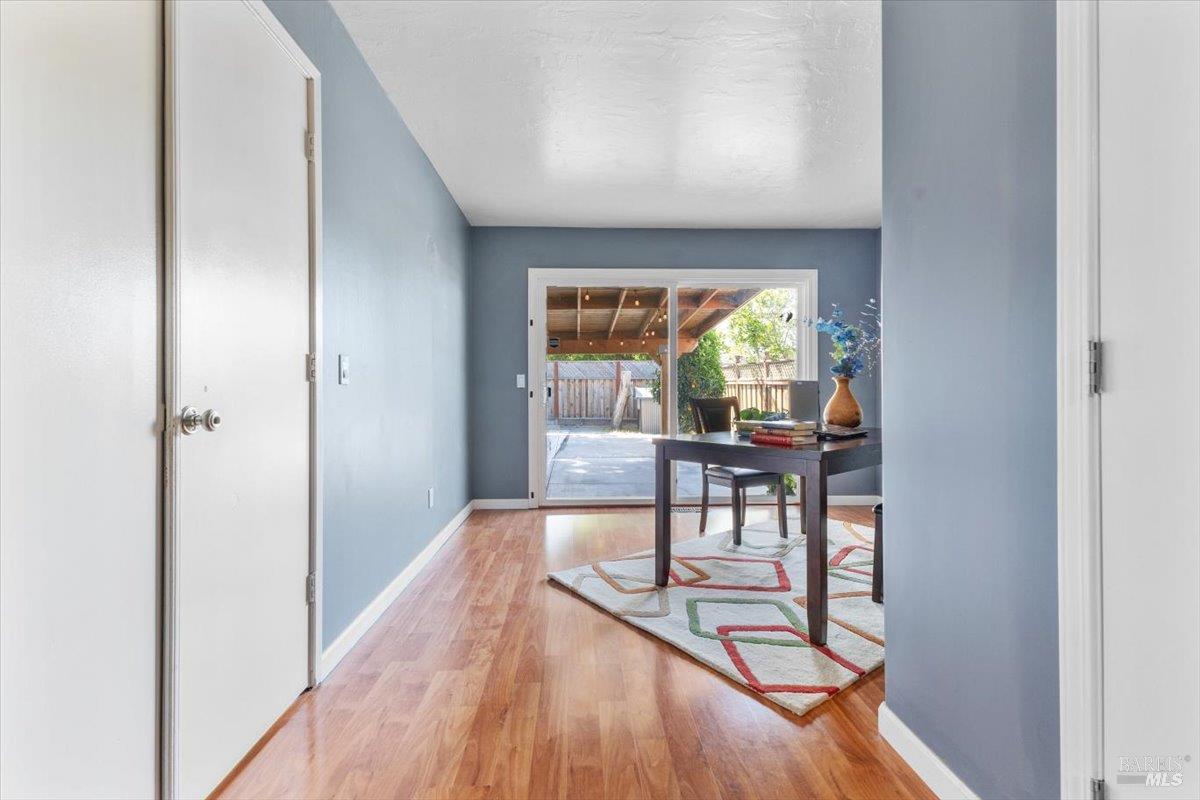 Detail Gallery Image 21 of 61 For 2044 Willow Dr, Petaluma,  CA 94954 - 4 Beds | 3 Baths