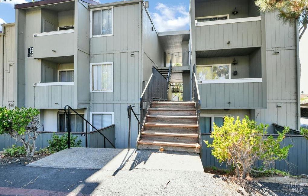 Detail Gallery Image 1 of 17 For 1333 N Camino Alto Unkn, Vallejo,  CA 94589 - 2 Beds | 2 Baths