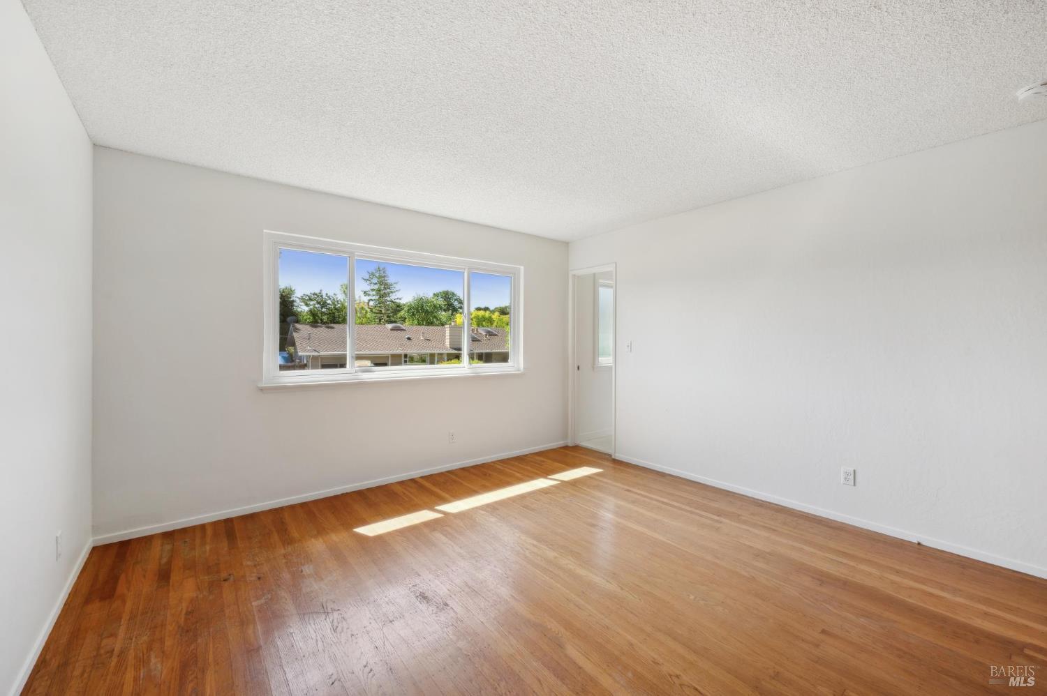 Detail Gallery Image 17 of 31 For 83 Twelveoak Hill Dr, San Rafael,  CA 94903 - 3 Beds | 2 Baths