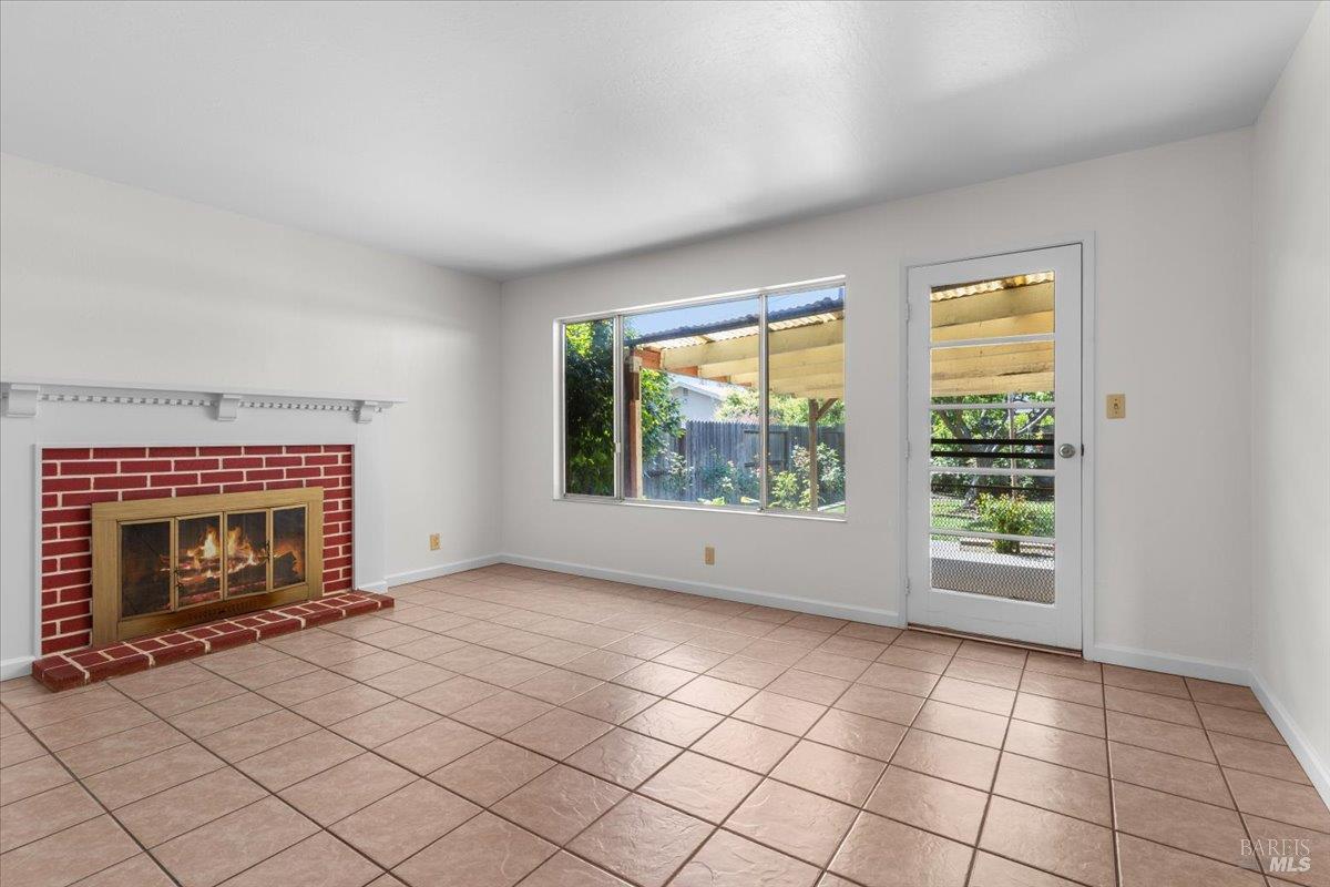 Detail Gallery Image 8 of 24 For 241 Camellia St, Fairfield,  CA 94533 - 3 Beds | 2 Baths