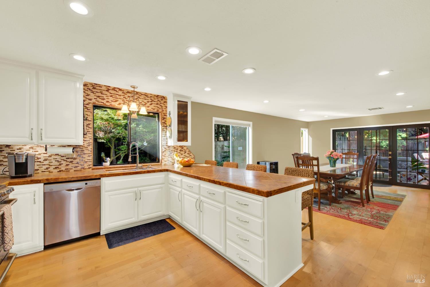 Detail Gallery Image 16 of 46 For 355 Holly Ct, Dixon,  CA 95620 - 3 Beds | 2/1 Baths