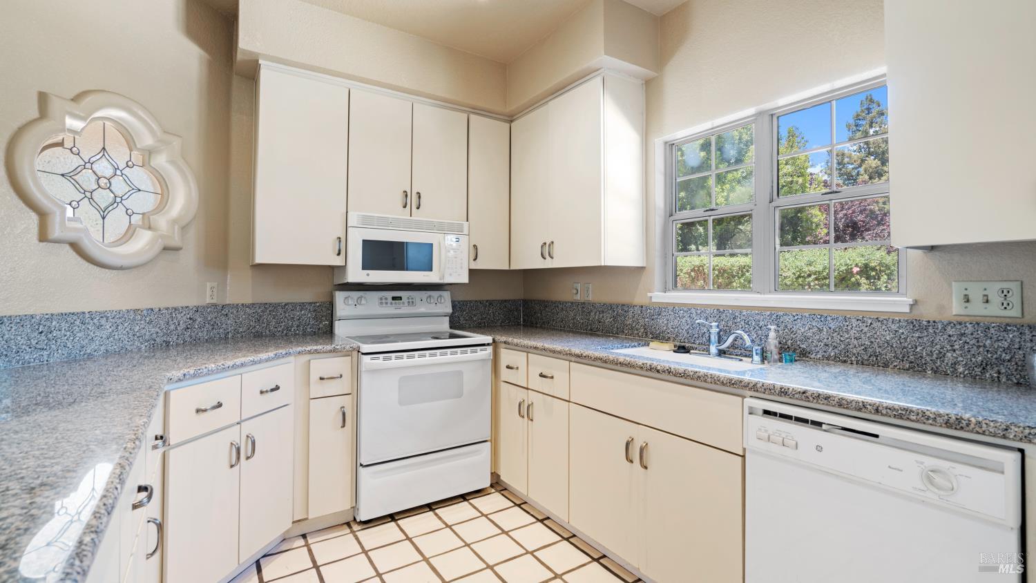 Detail Gallery Image 52 of 57 For 1205 Cuernavaca Circulo Unkn, Mountain View,  CA 94040 - 3 Beds | 3 Baths