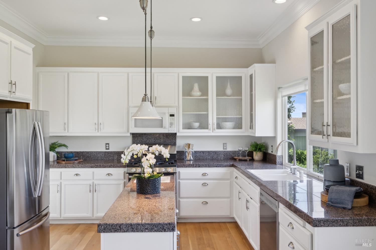 Detail Gallery Image 14 of 37 For 15 Upland Ln, Novato,  CA 94945 - 4 Beds | 3/1 Baths