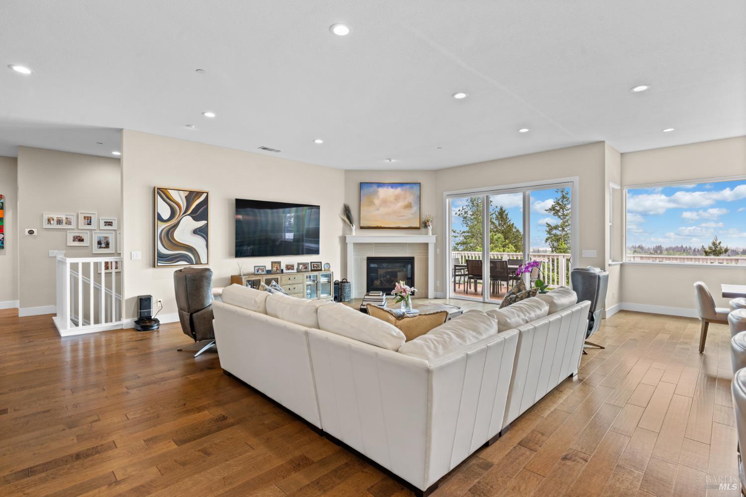 Detail Gallery Image 17 of 62 For 3393 Lake Park Ct, Santa Rosa,  CA 95403 - 5 Beds | 4/1 Baths