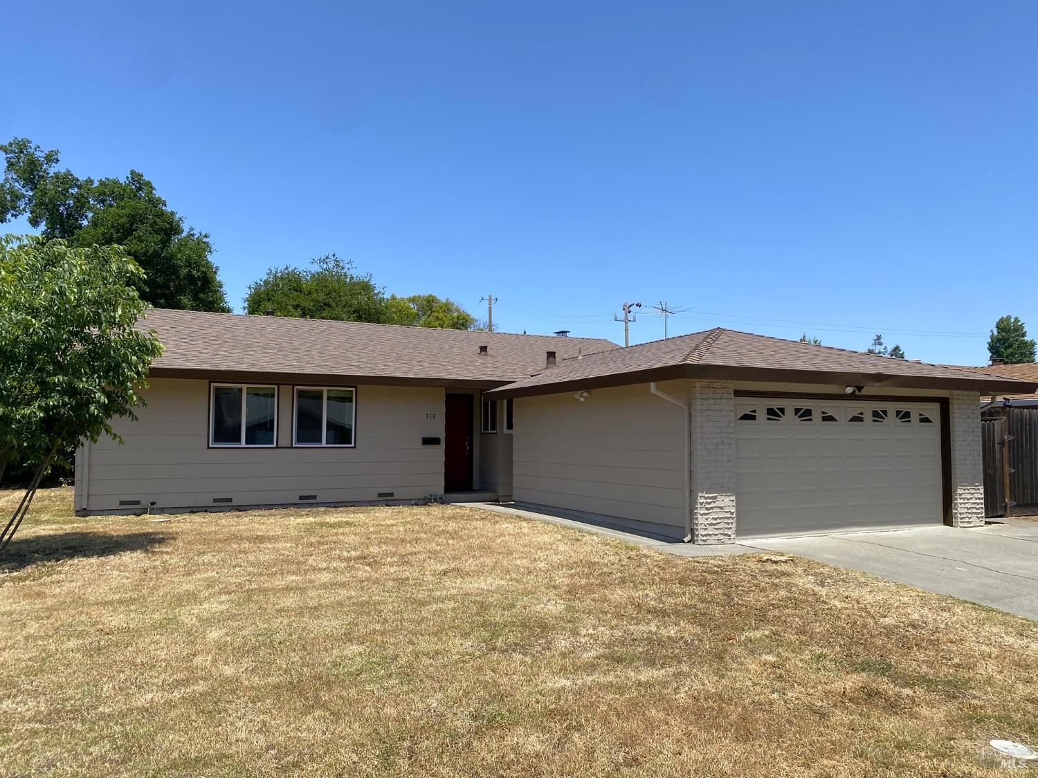 Detail Gallery Image 3 of 39 For 312 Dahlia St, Fairfield,  CA 94533 - 3 Beds | 2 Baths