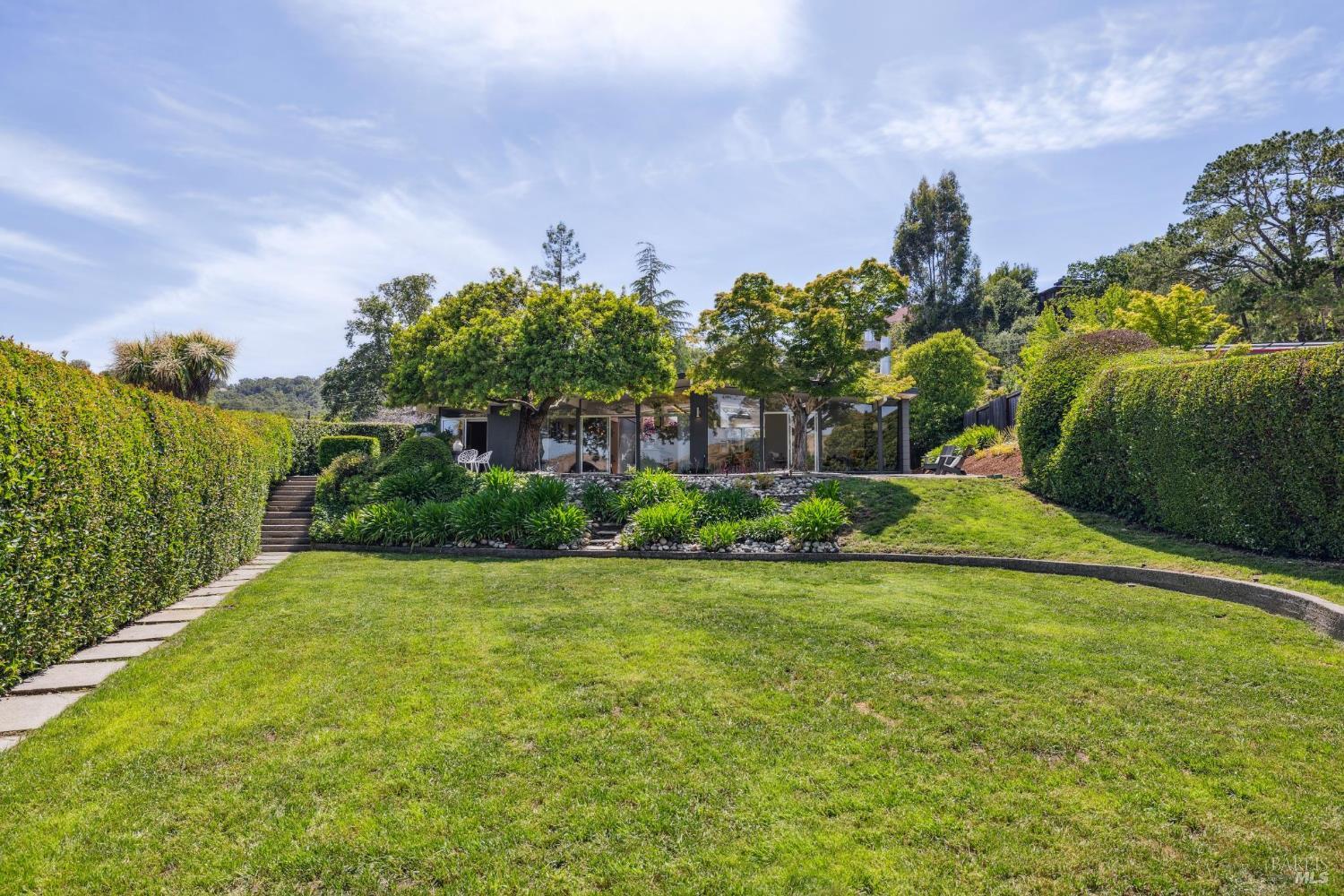 Detail Gallery Image 45 of 57 For 708 Birchwood Ct, San Rafael,  CA 94903 - 5 Beds | 3 Baths