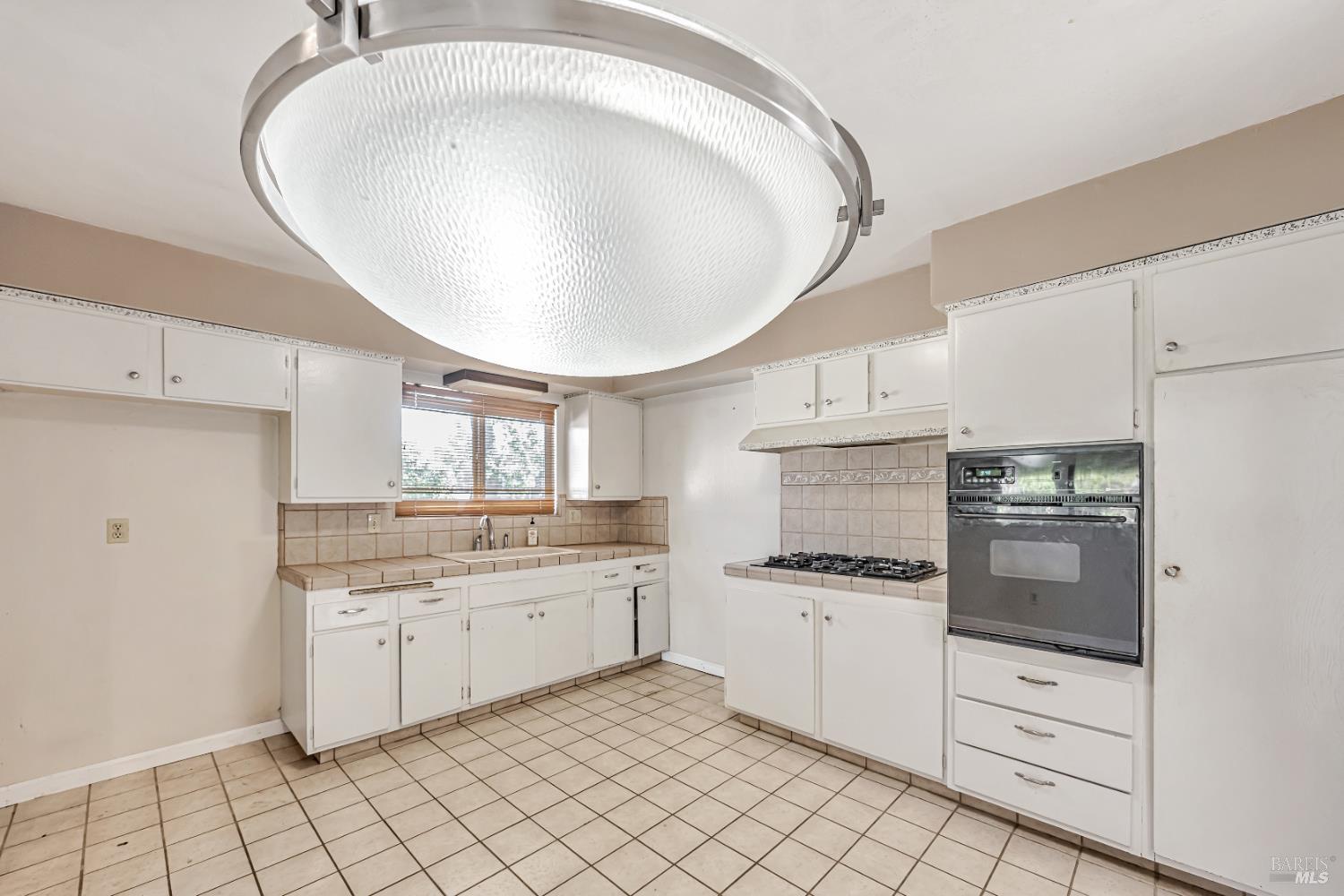 Detail Gallery Image 13 of 44 For 2711 Iroquois St, Santa Rosa,  CA 95403 - 3 Beds | 2 Baths