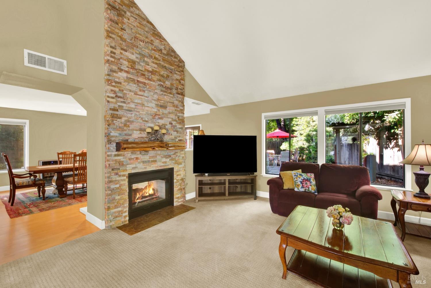 Detail Gallery Image 8 of 46 For 355 Holly Ct, Dixon,  CA 95620 - 3 Beds | 2/1 Baths
