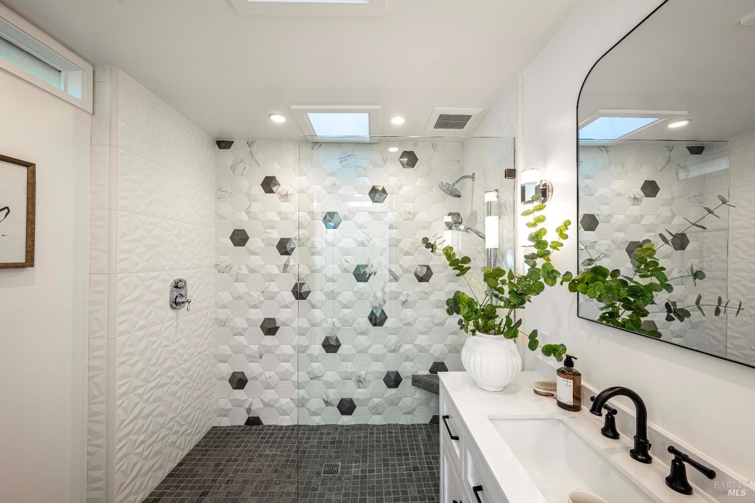 Detail Gallery Image 50 of 83 For 125 Bayview Dr, San Rafael,  CA 94901 - 2 Beds | 3/1 Baths