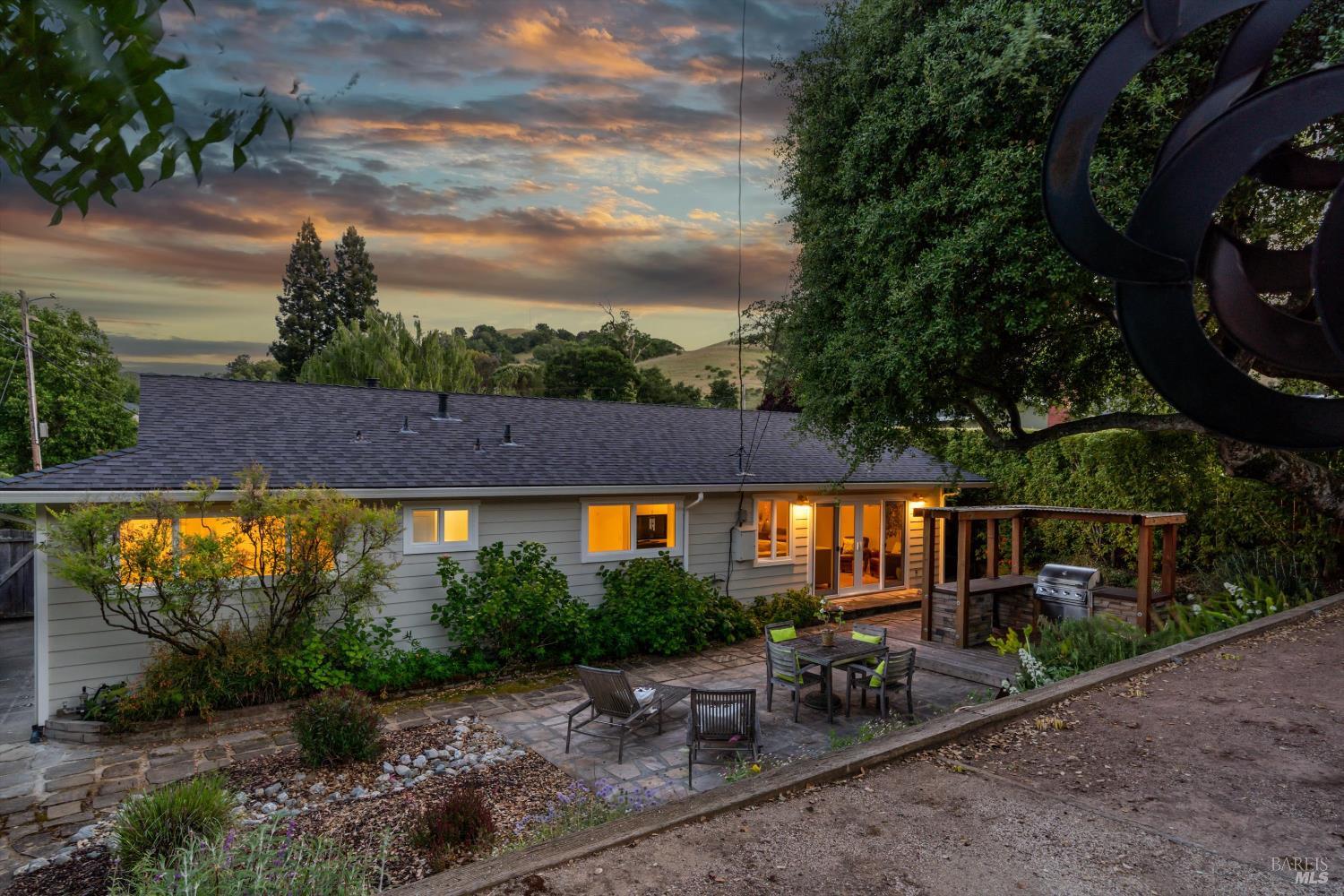 Detail Gallery Image 34 of 56 For 2700 Center Rd, Novato,  CA 94947 - 4 Beds | 3 Baths