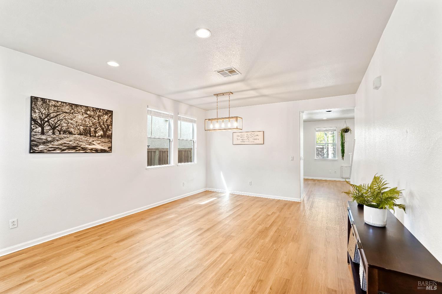 Detail Gallery Image 4 of 58 For 505 Vintage Springs Ct, Fairfield,  CA 94534 - 3 Beds | 2/1 Baths