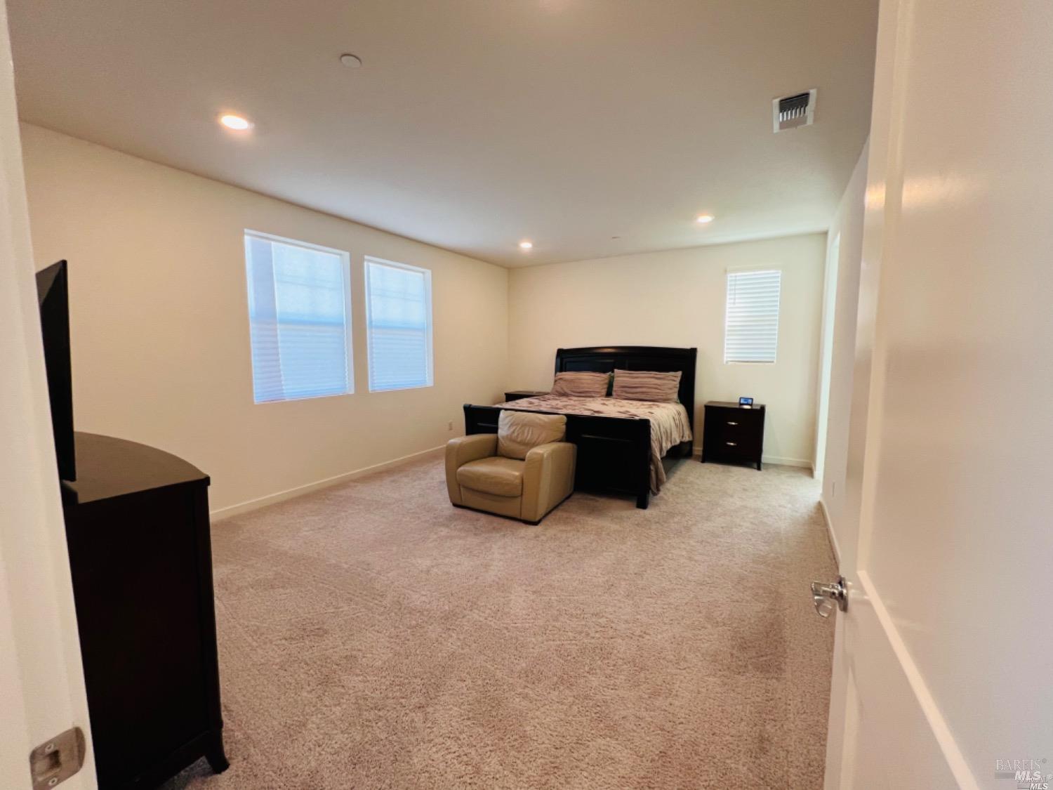 Detail Gallery Image 6 of 17 For 2451 Lake Club Dr, Fairfield,  CA 94533 - 4 Beds | 3/1 Baths