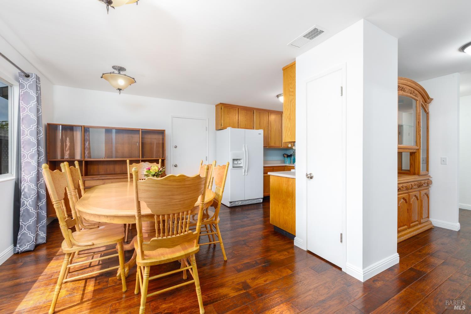 Detail Gallery Image 8 of 18 For 4986 Parkhurst Dr, Santa Rosa,  CA 95409 - 4 Beds | 2 Baths