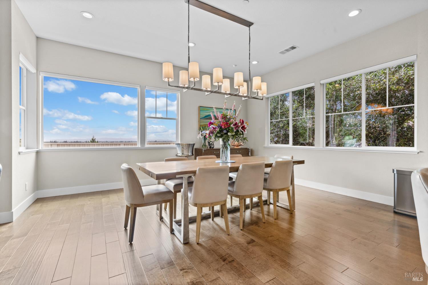 Detail Gallery Image 11 of 62 For 3393 Lake Park Ct, Santa Rosa,  CA 95403 - 5 Beds | 4/1 Baths
