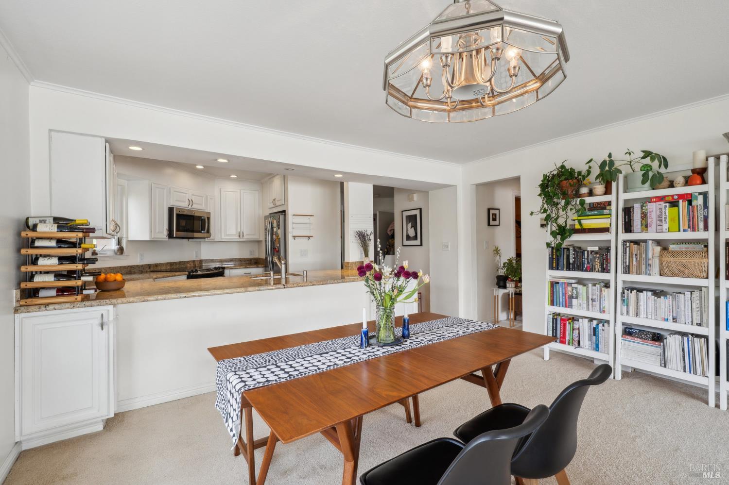 Detail Gallery Image 4 of 12 For 160 Seminary Dr 1e,  Mill Valley,  CA 94941 - 3 Beds | 2 Baths