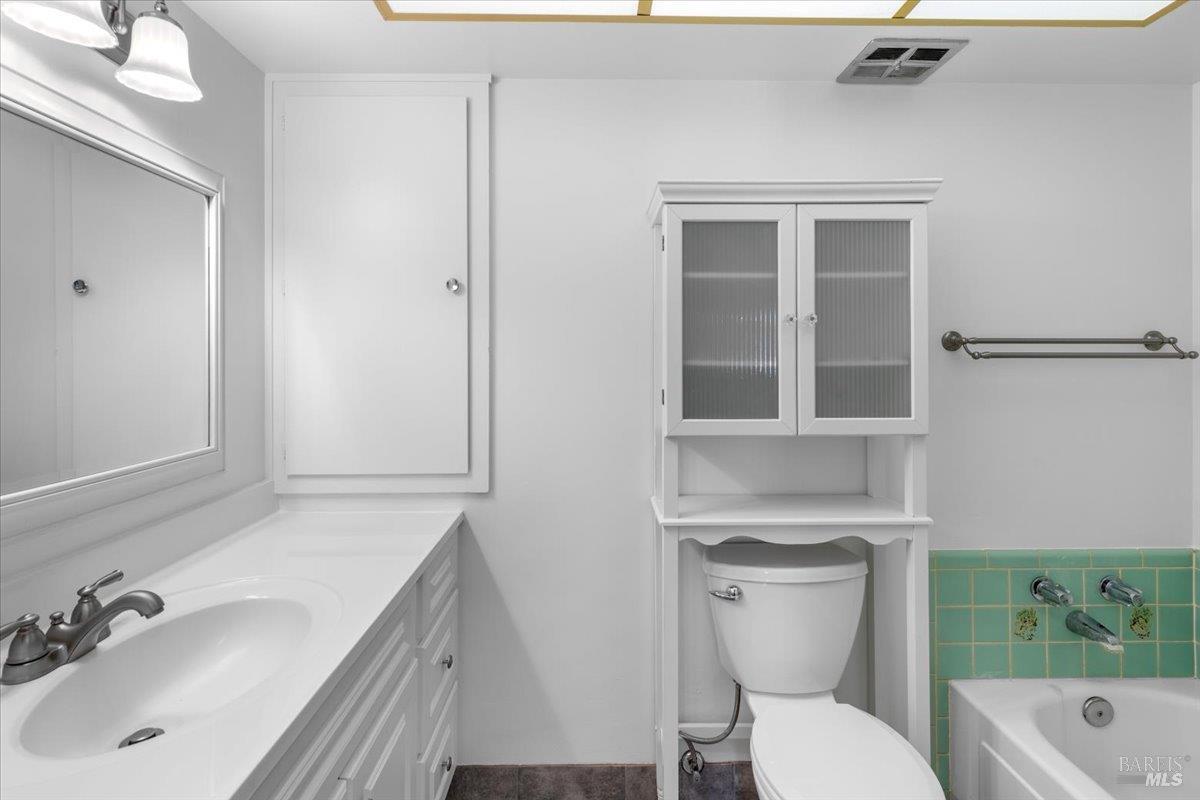 Detail Gallery Image 11 of 24 For 241 Camellia St, Fairfield,  CA 94533 - 3 Beds | 2 Baths