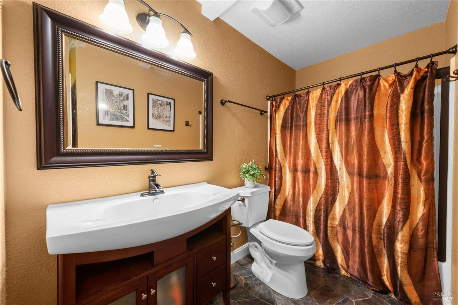 Detail Gallery Image 24 of 35 For 2648 Nut Tree Rd, Vacaville,  CA 95687 - 3 Beds | 2 Baths