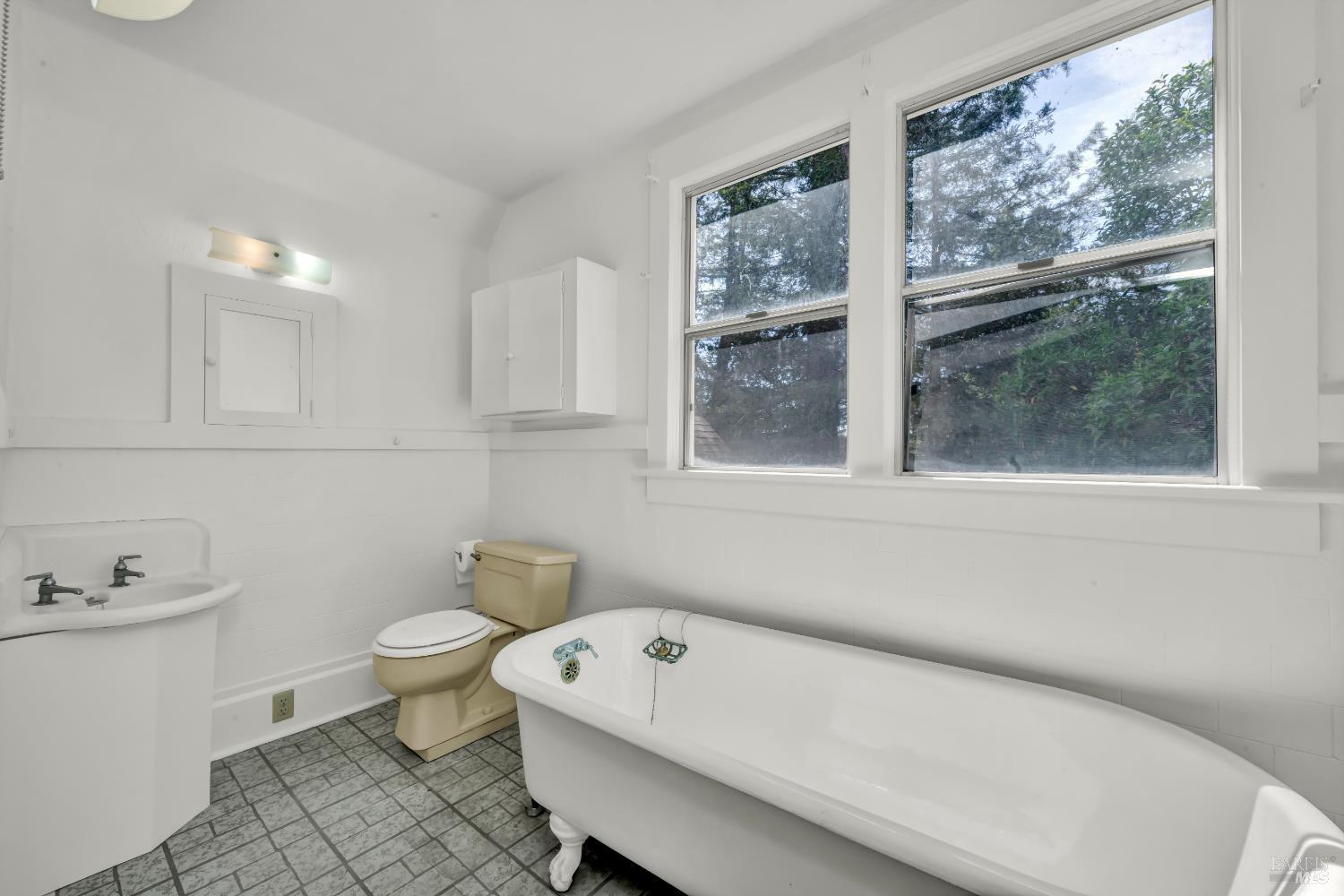 Detail Gallery Image 27 of 66 For 1466 Cooper Rd, Sebastopol,  CA 95472 - 6 Beds | 5/1 Baths