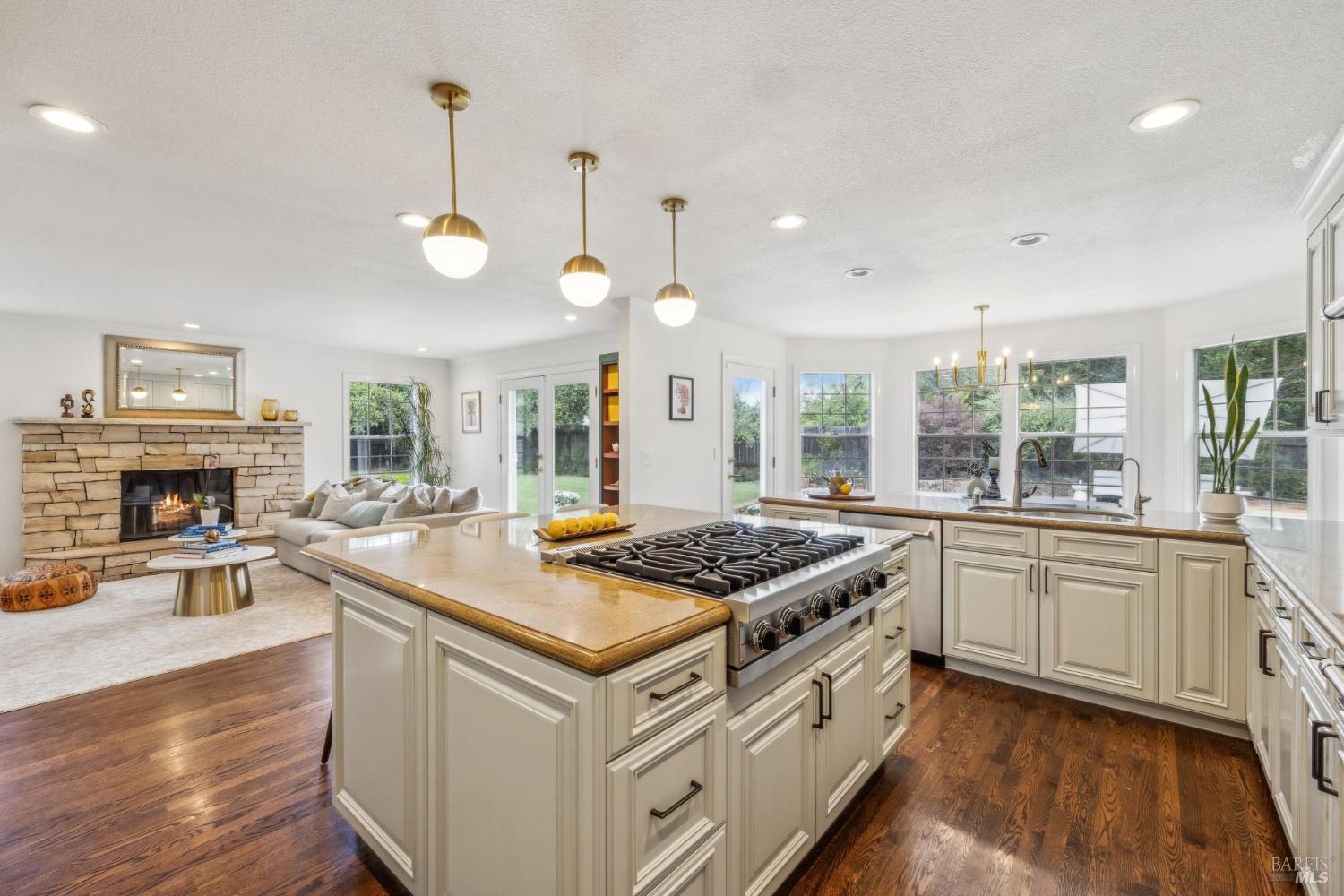 Detail Gallery Image 15 of 98 For 9724 Green Valley Rd, Sebastopol,  CA 95472 - 4 Beds | 3 Baths