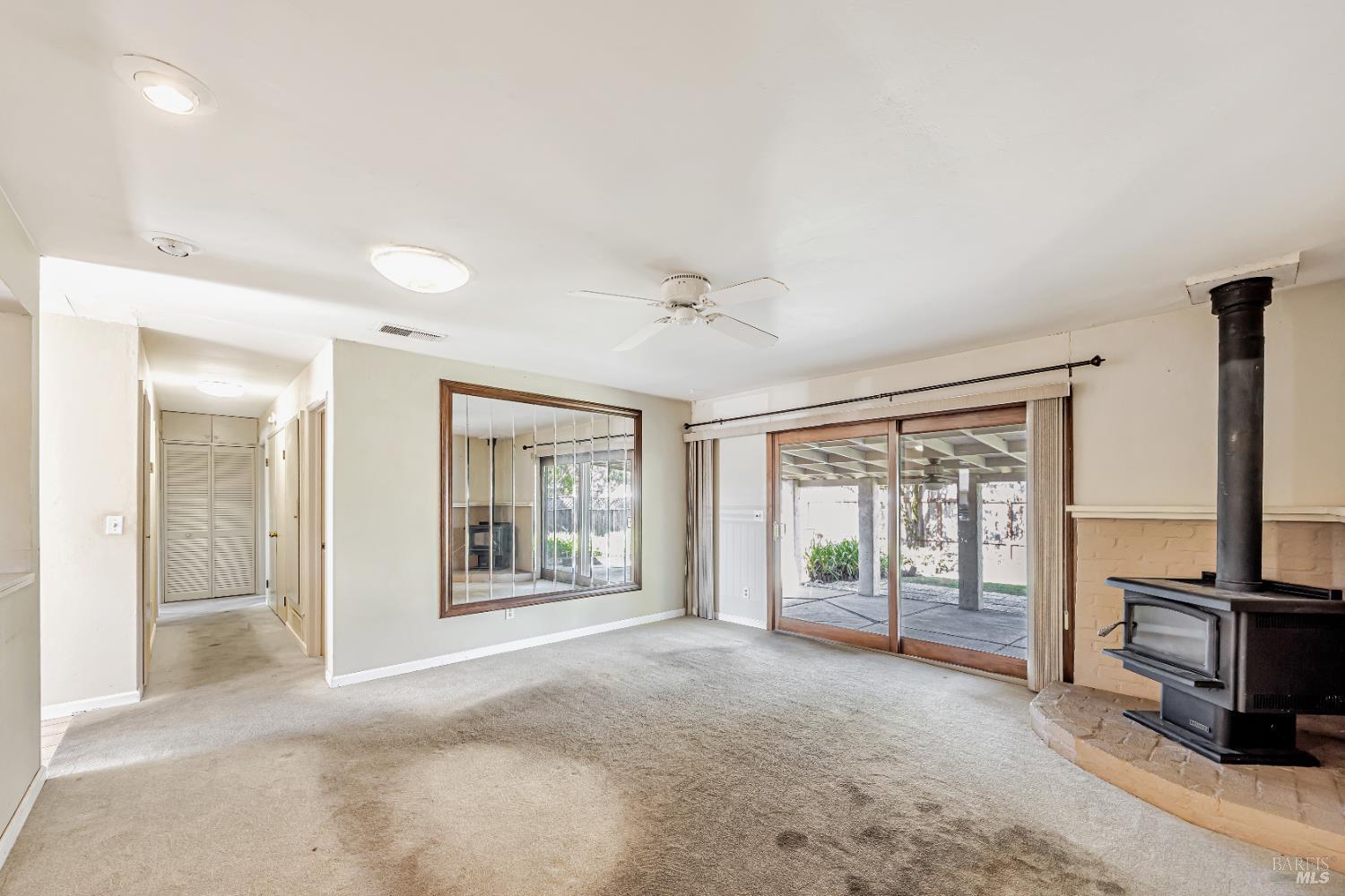 Detail Gallery Image 5 of 44 For 2711 Iroquois St, Santa Rosa,  CA 95403 - 3 Beds | 2 Baths