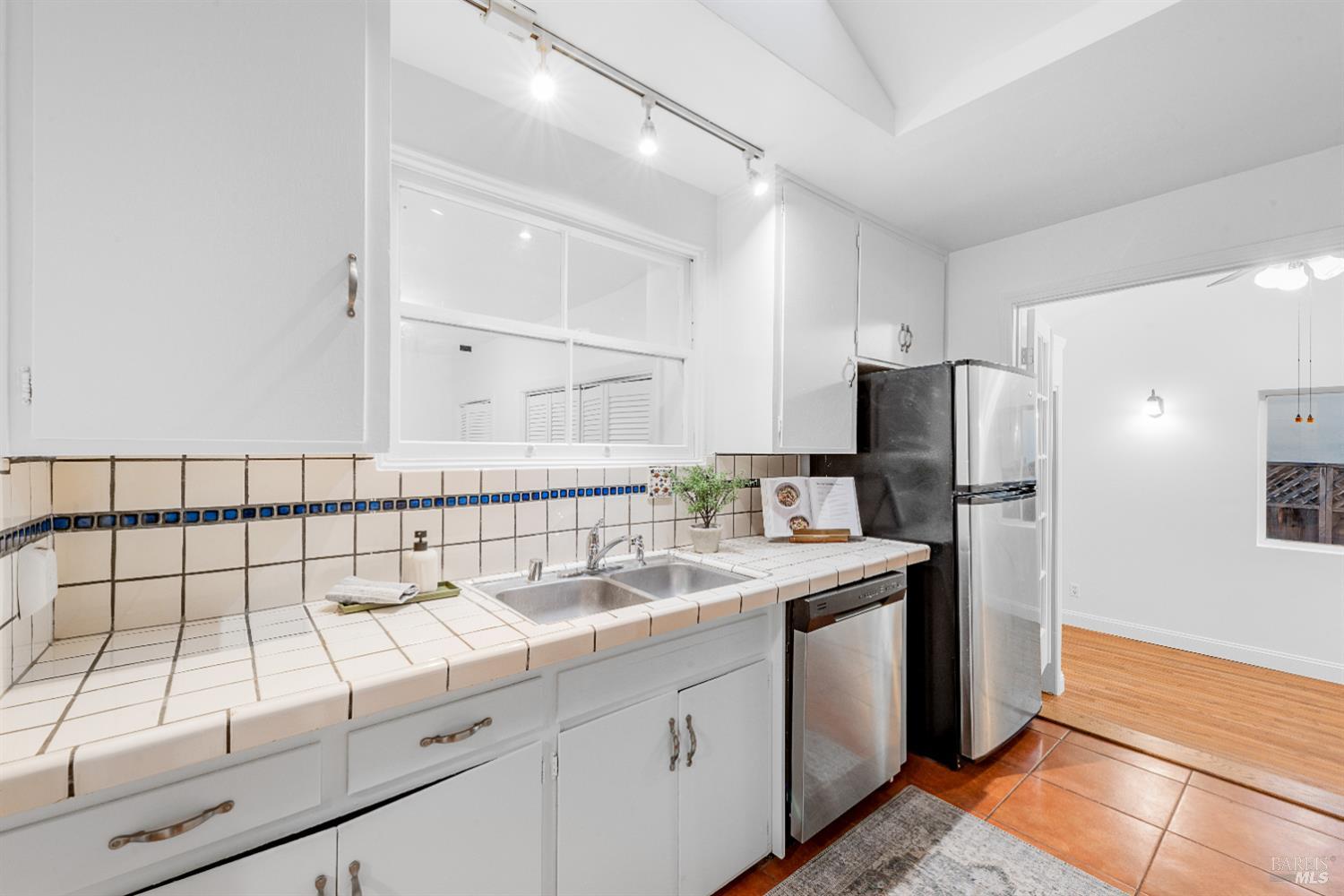 Detail Gallery Image 13 of 35 For 612 Madison St, Petaluma,  CA 94952 - 3 Beds | 2 Baths