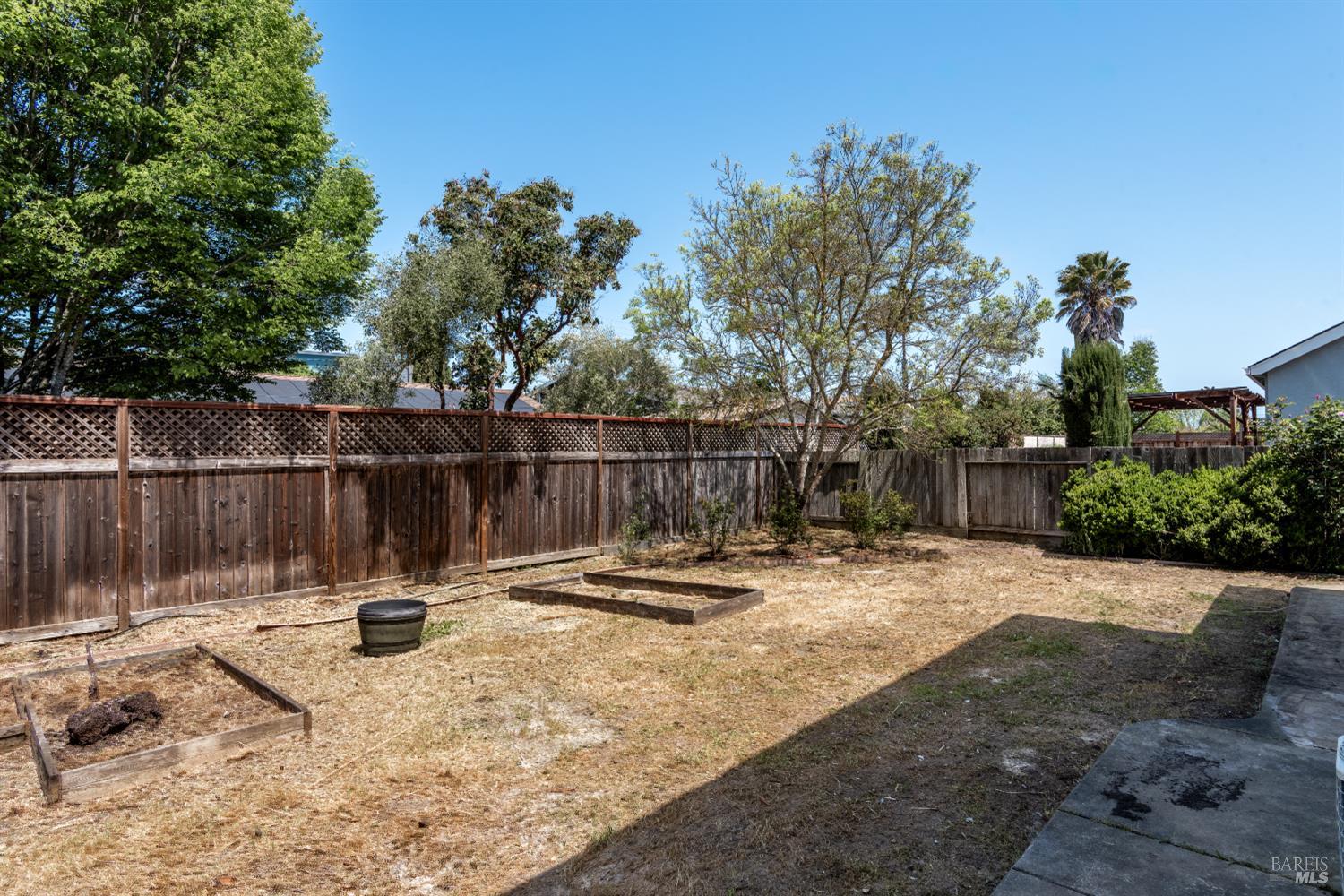 Detail Gallery Image 7 of 37 For 1931 Goldpan Way, Santa Rosa,  CA 95407 - 3 Beds | 2/1 Baths