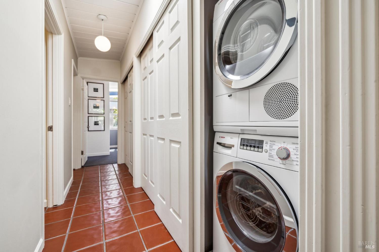 Detail Gallery Image 35 of 57 For 708 Birchwood Ct, San Rafael,  CA 94903 - 5 Beds | 3 Baths