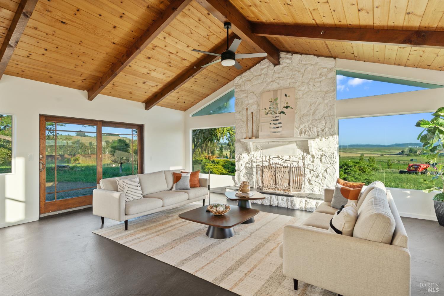 Detail Gallery Image 24 of 79 For 5082 Lakeville Hwy, Petaluma,  CA 94954 - 5 Beds | 4 Baths
