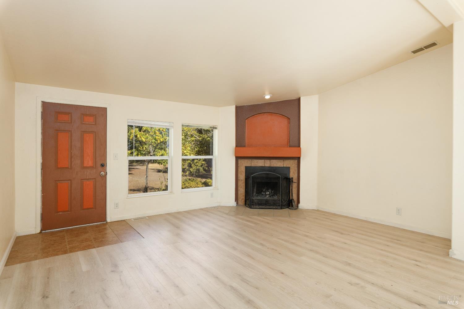Detail Gallery Image 8 of 56 For 1409 W State Highway 20 Hwy, Upper Lake,  CA 95485 - 3 Beds | 2 Baths