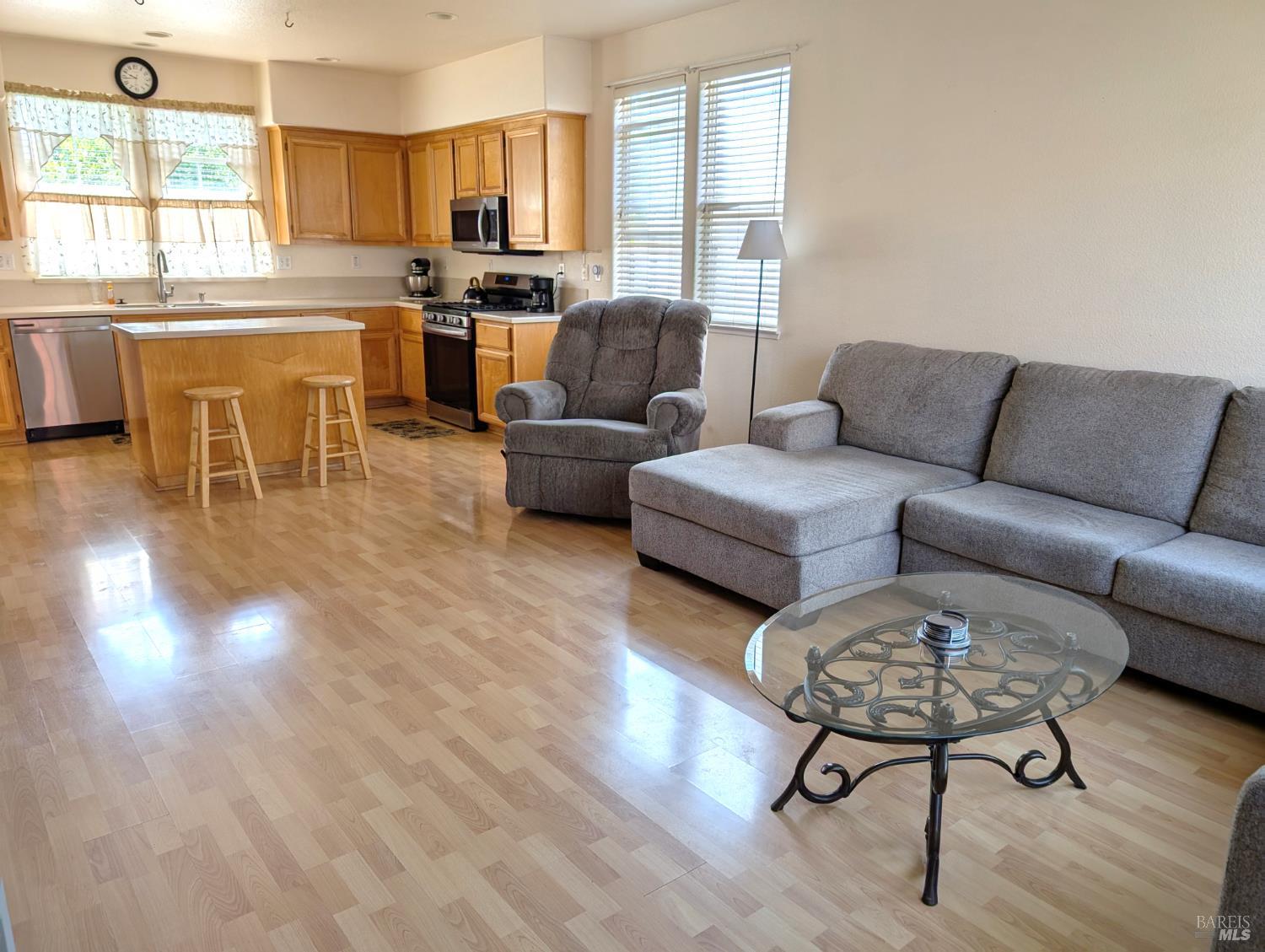 Detail Gallery Image 11 of 43 For 2695 Arbor Grove Ln, Santa Rosa,  CA 95407 - 4 Beds | 2/1 Baths