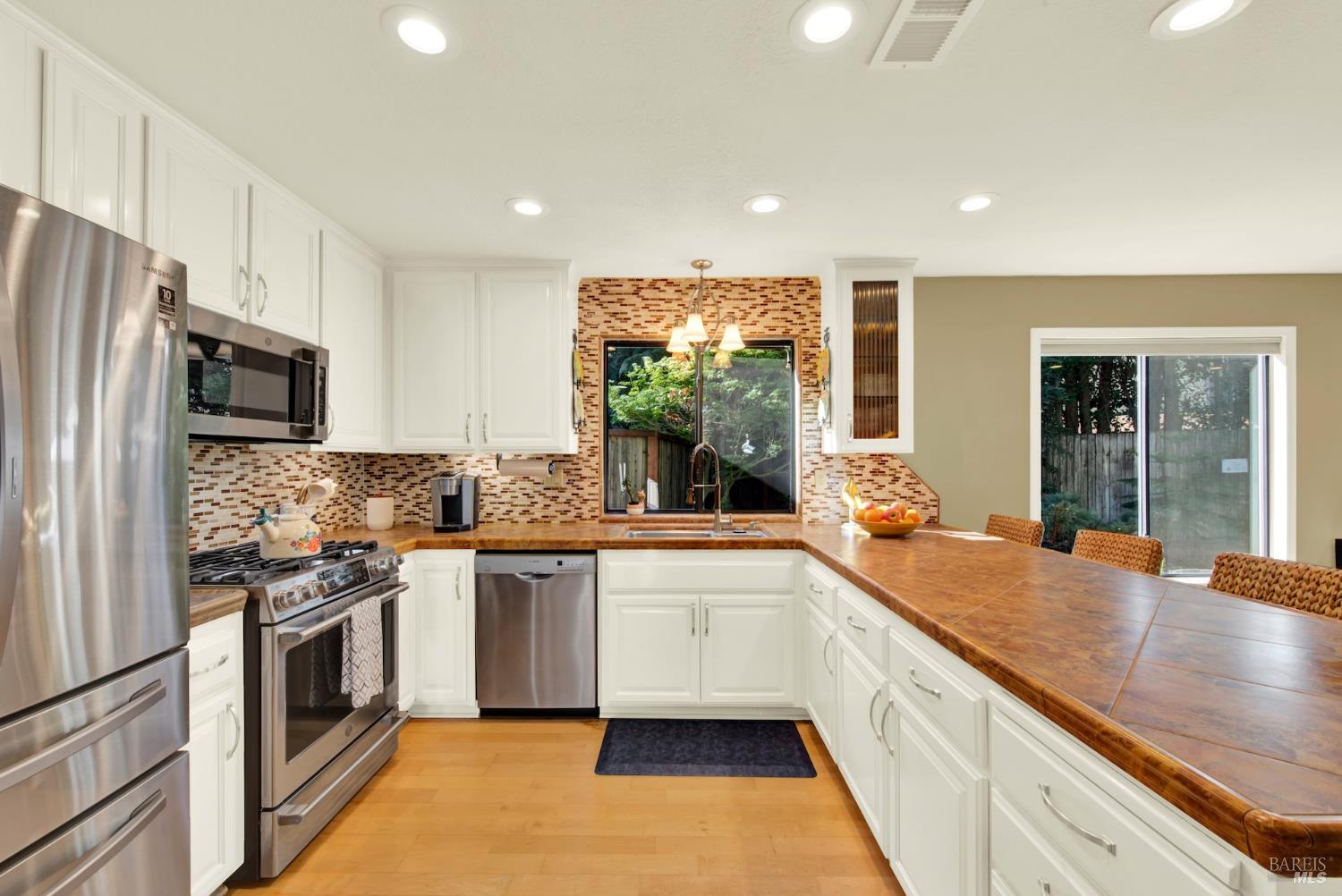Detail Gallery Image 17 of 46 For 355 Holly Ct, Dixon,  CA 95620 - 3 Beds | 2/1 Baths