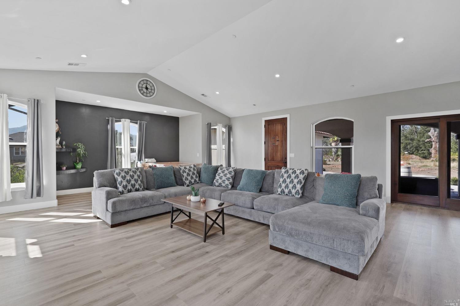 Detail Gallery Image 13 of 45 For 15350 Mustang Ct, Middletown,  CA 95461 - 3 Beds | 2 Baths
