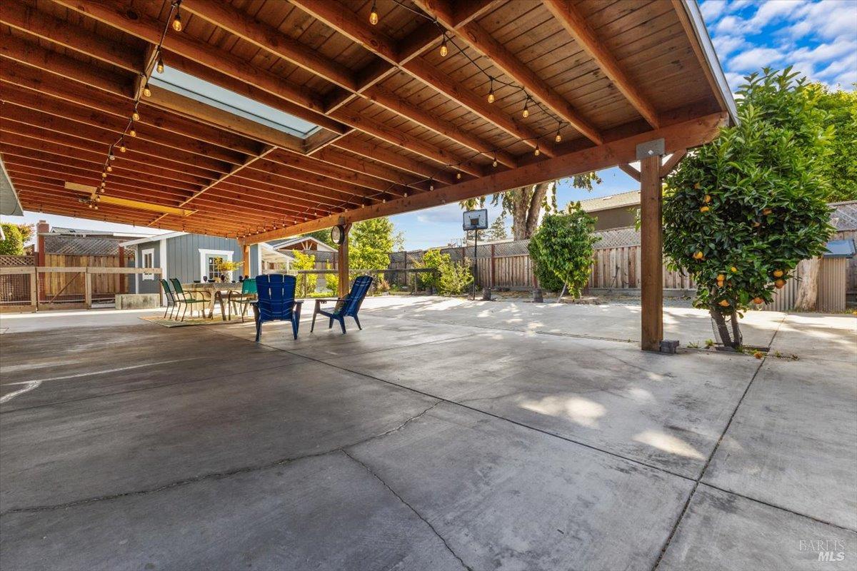 Detail Gallery Image 41 of 61 For 2044 Willow Dr, Petaluma,  CA 94954 - 4 Beds | 3 Baths