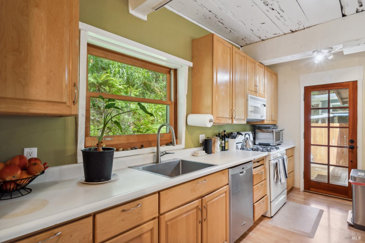 Detail Gallery Image 7 of 26 For 104 Murray Ave, Kentfield,  CA 94904 - 1 Beds | 1 Baths