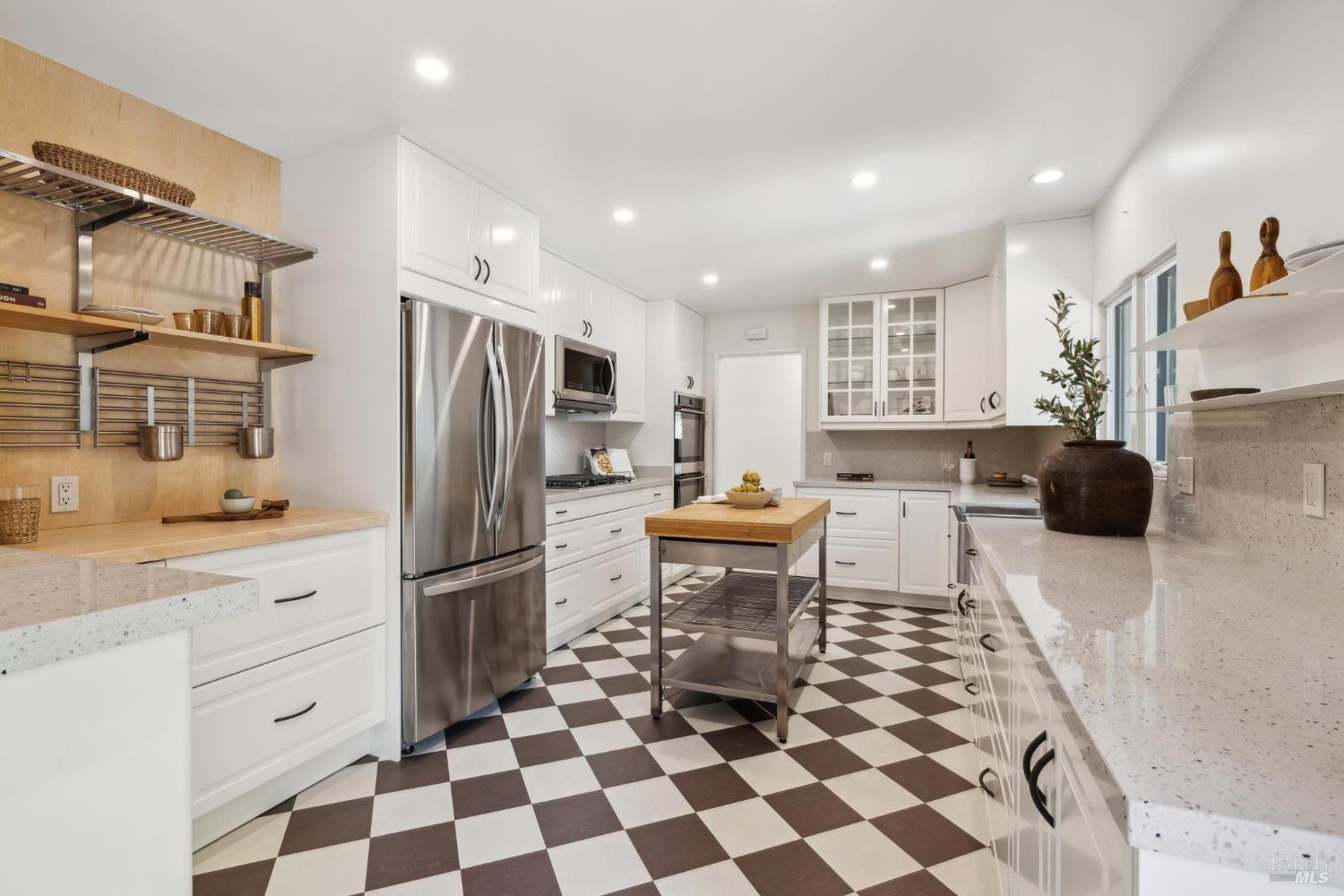 Detail Gallery Image 11 of 46 For 17 San Gabriel Dr, Fairfax,  CA 94930 - 4 Beds | 3 Baths