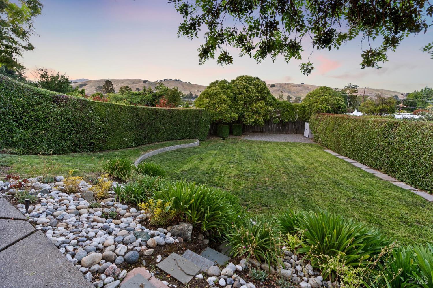 Detail Gallery Image 7 of 57 For 708 Birchwood Ct, San Rafael,  CA 94903 - 5 Beds | 3 Baths