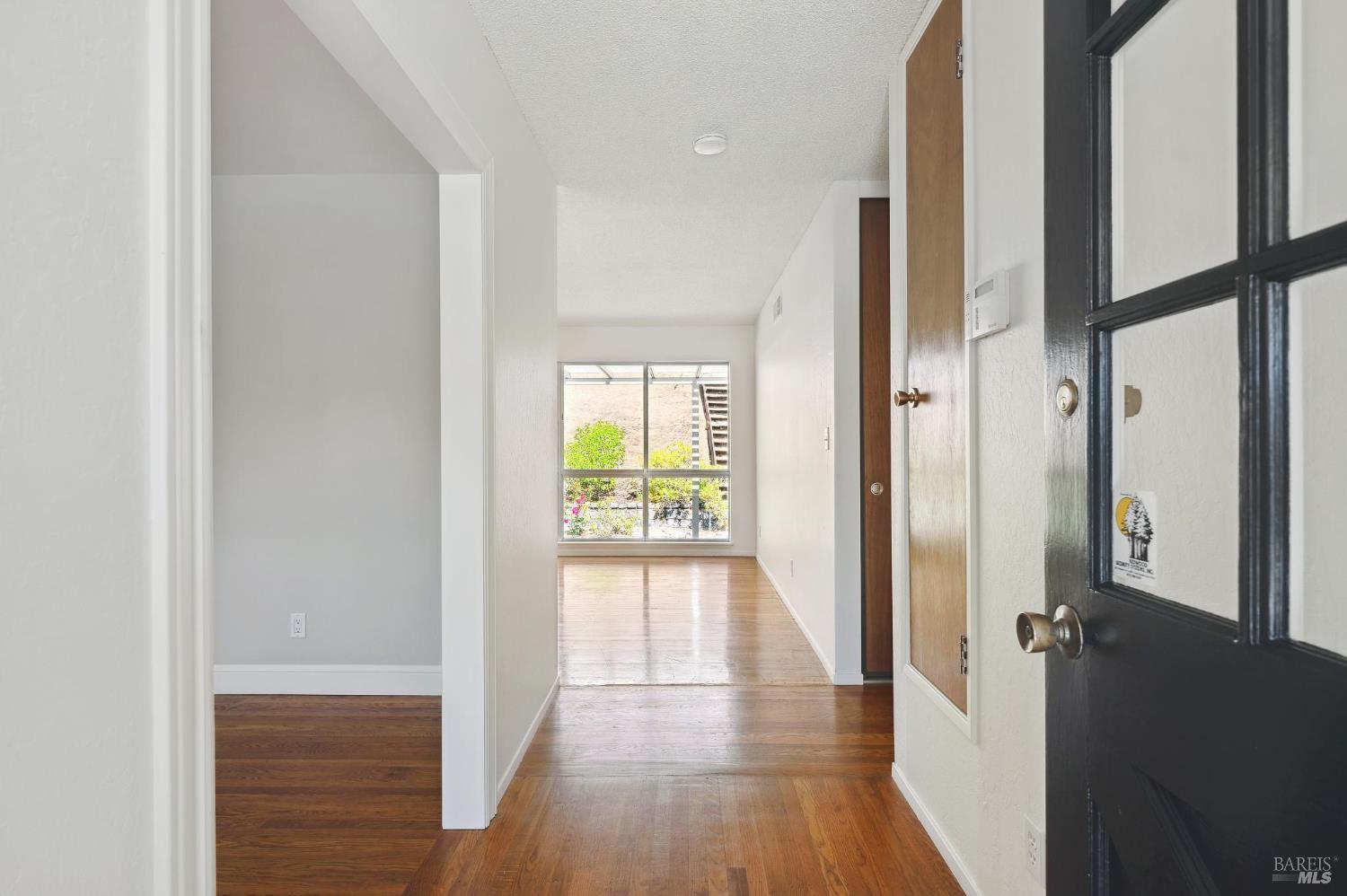 Detail Gallery Image 4 of 31 For 83 Twelveoak Hill Dr, San Rafael,  CA 94903 - 3 Beds | 2 Baths