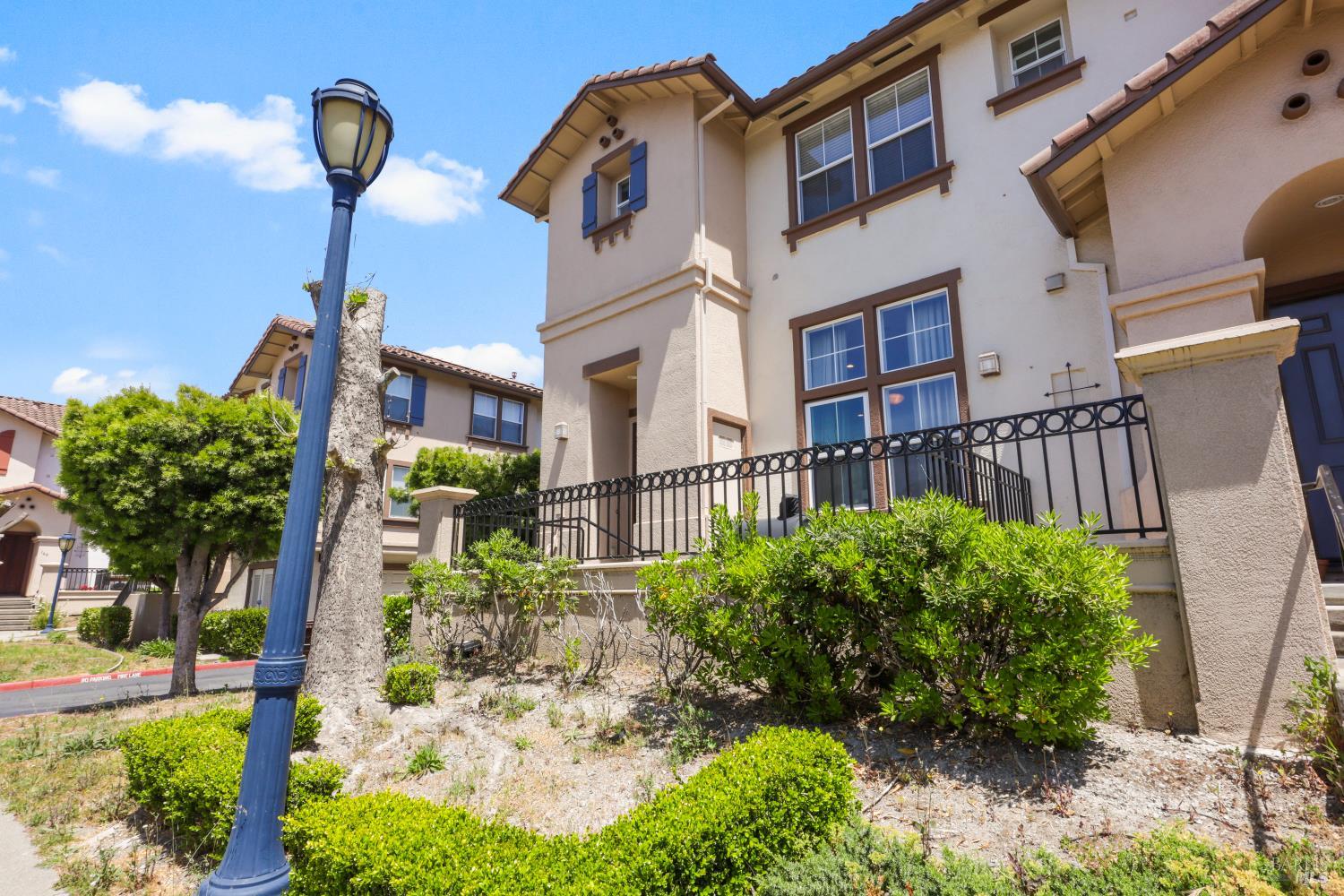 Detail Gallery Image 4 of 34 For 180 San Fernando St, San Pablo,  CA 94806 - 3 Beds | 2/1 Baths