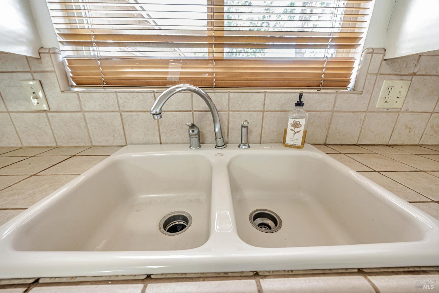 Detail Gallery Image 10 of 44 For 2711 Iroquois St, Santa Rosa,  CA 95403 - 3 Beds | 2 Baths
