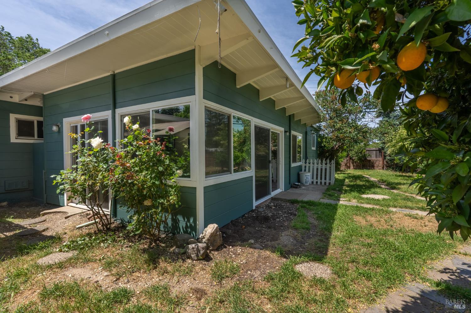 Detail Gallery Image 31 of 43 For 3120 Hermosa Dr, Napa,  CA 94558 - 4 Beds | 2 Baths