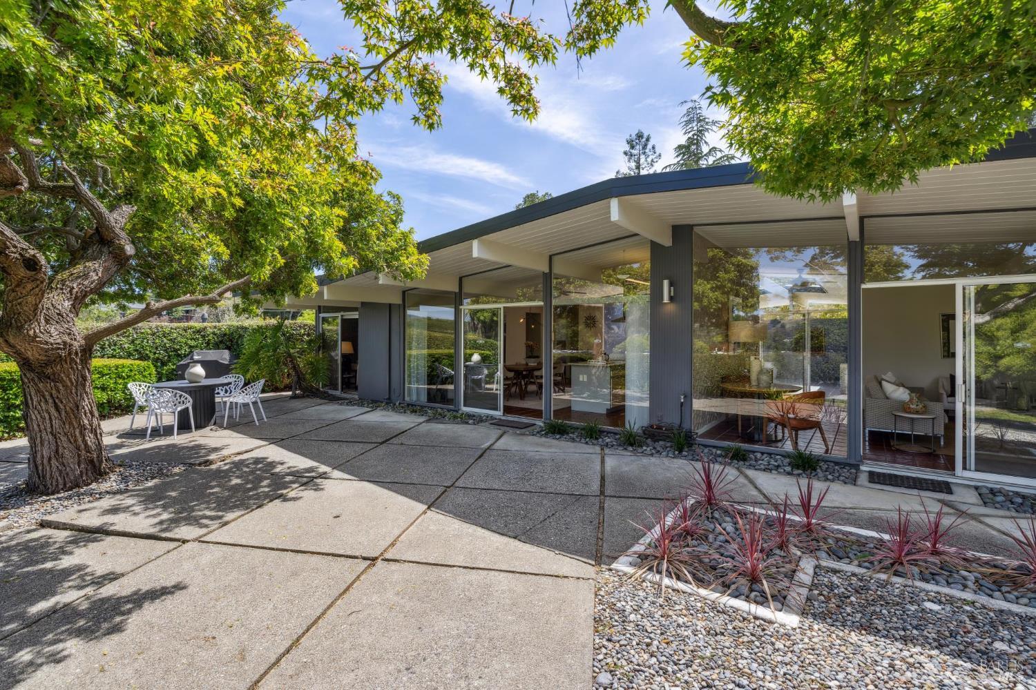 Detail Gallery Image 39 of 57 For 708 Birchwood Ct, San Rafael,  CA 94903 - 5 Beds | 3 Baths
