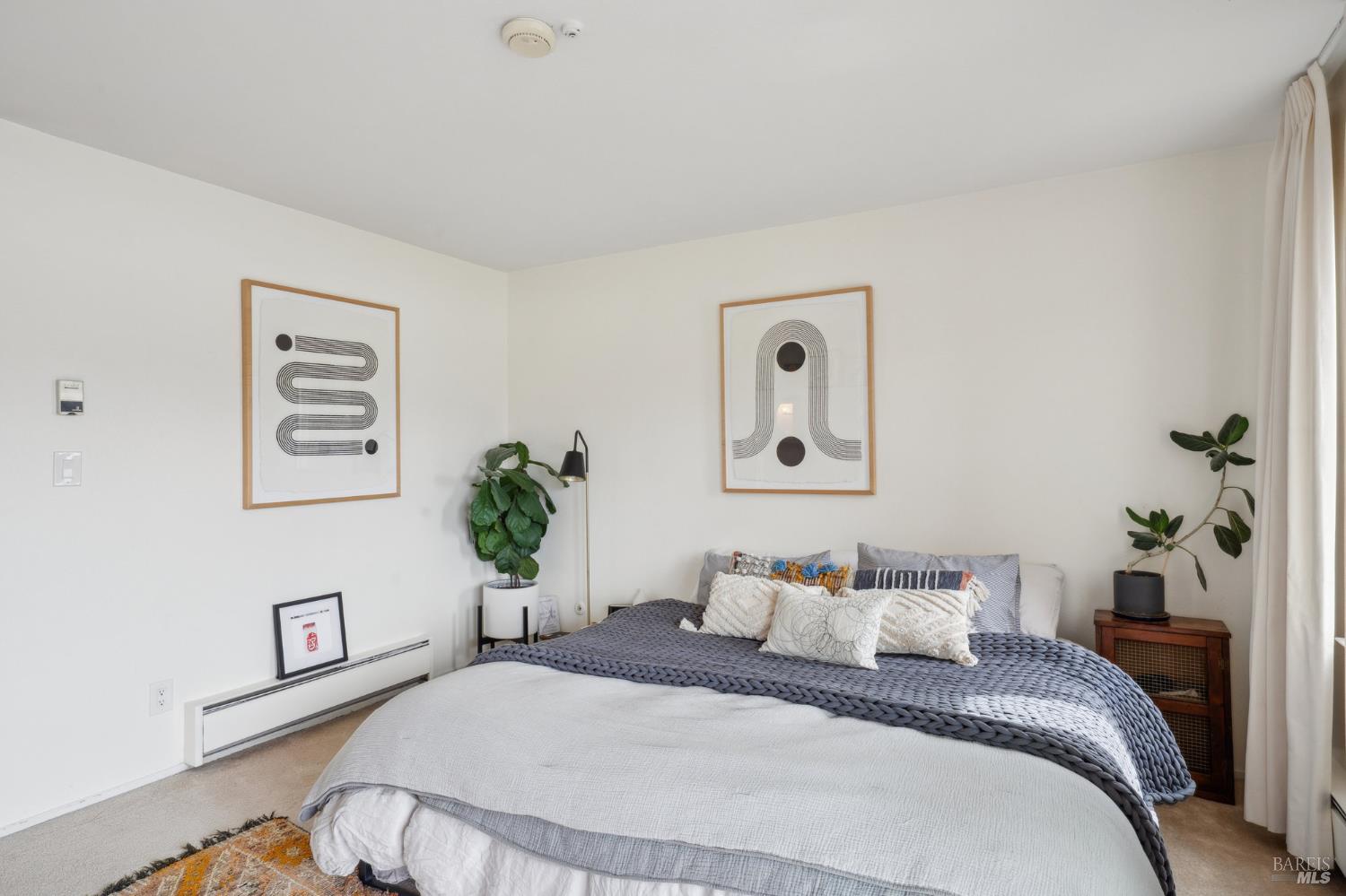 Detail Gallery Image 7 of 12 For 160 Seminary Dr 1e,  Mill Valley,  CA 94941 - 3 Beds | 2 Baths